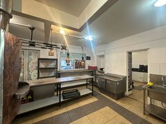 Straulesti, Bucuresti Spatiustradal complet utilat pentru livrari fast food